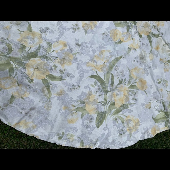 Table Cloths - Picture 3 of 5